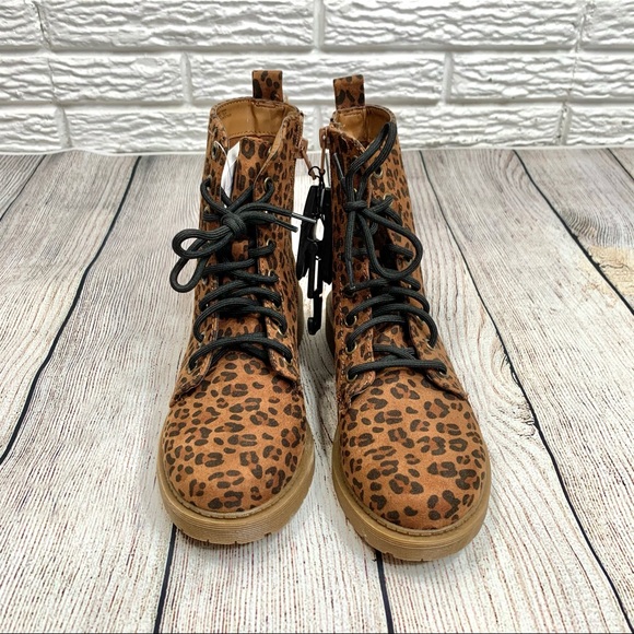 Time and Tru Leopard Print Lug Boots Combat - Picture 2 of 6
